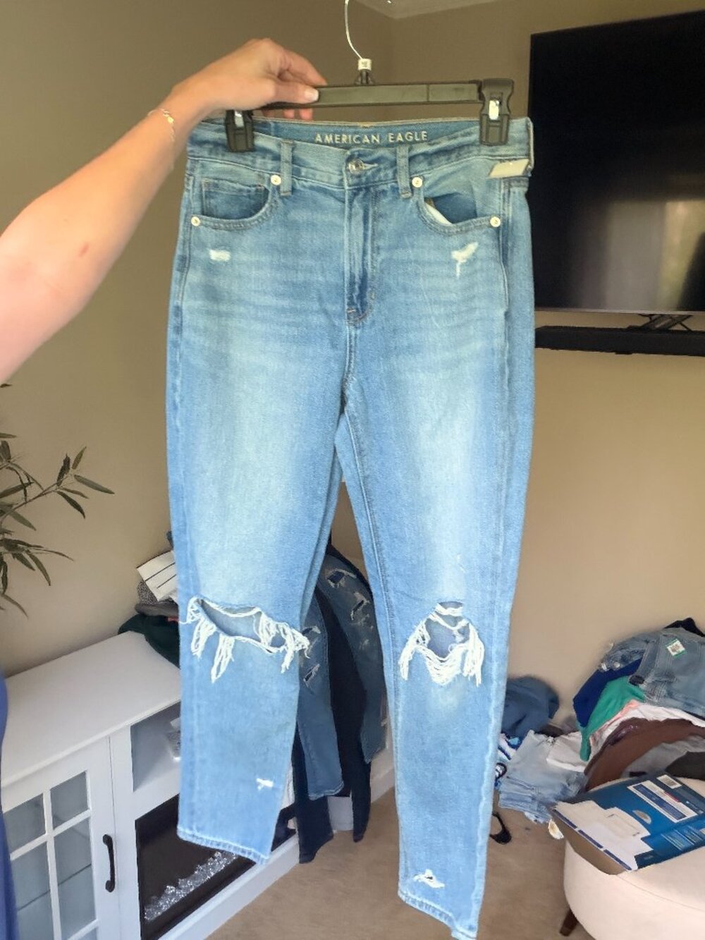 AE Strigid Ripped Mom Jeans
